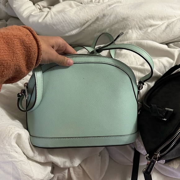 Super cute Kate spade crossbody purse - Picture 3 of 3